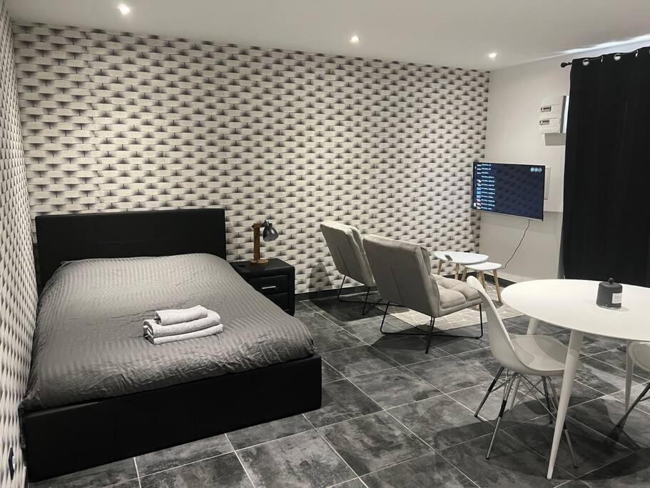 Joli Appartement Blanzy Bagian luar foto