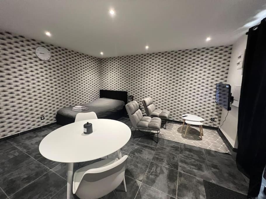 Joli Appartement Blanzy Bagian luar foto